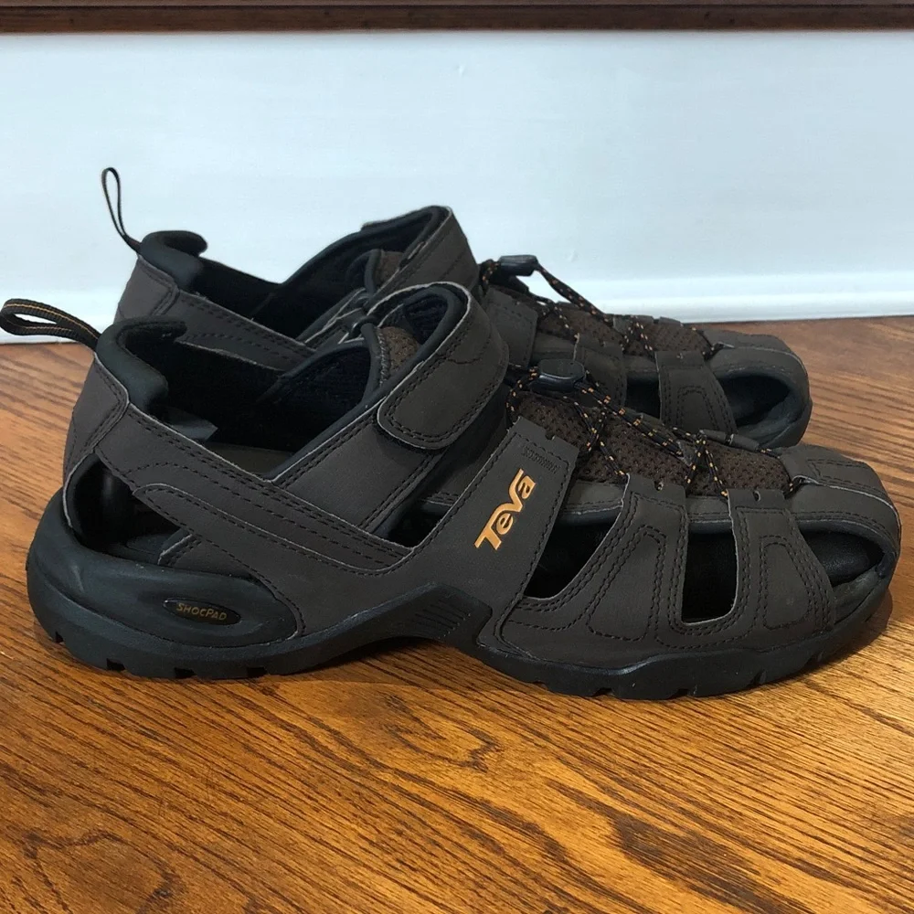 Teva Forebay Fisherman Water Sandals Men’s Size 11 in a Preloved Condition!!
